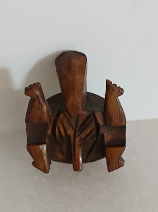 Mini tartaruga in legno intagliato
