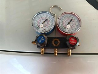 Herramienta para abocardar tubos y manómetro