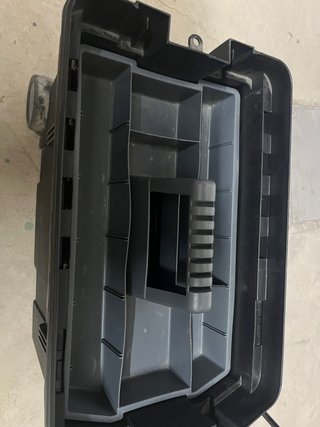 Baúl de herramientas con ruedas