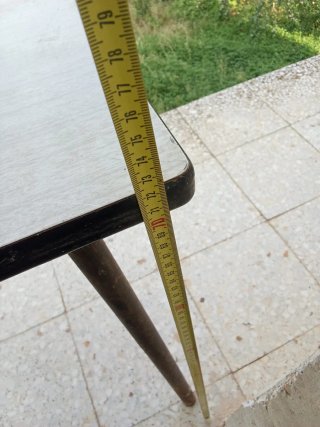 Mesa de madera gris