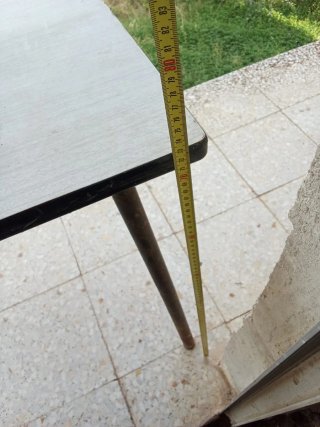 Mesa de madera gris