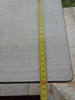 Mesa de madera gris