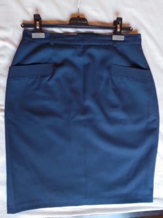 Falda "José Luís Lobero" azul marino, cómoda.