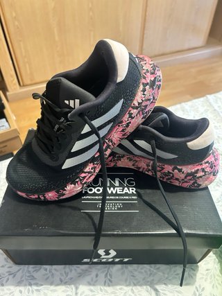 Zapatillas Adidas Negras y Rosas