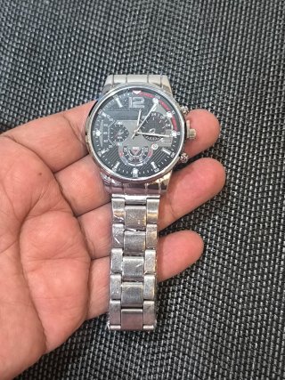 Reloj de hombre plateado y negro y dorado 3x1