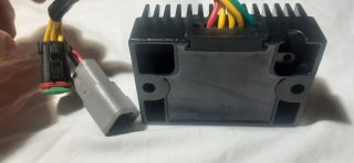Regulador de Voltaje LP2 Negro