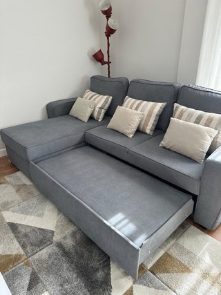 Sofá Kubor de Banak con chaise longue gris