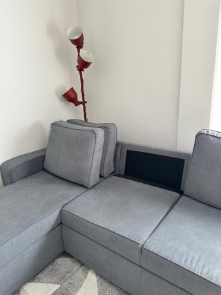 Sofá Kubor de Banak con chaise longue gris