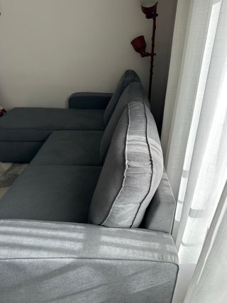 Sofá Kubor de Banak con chaise longue gris