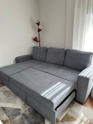 Sofá Kubor de Banak con chaise longue gris