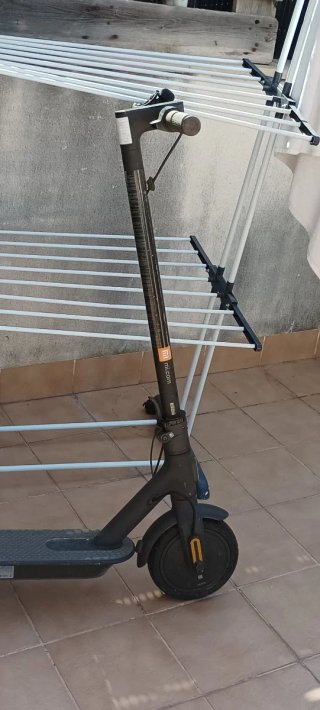 Patinete Xiaomi con cargador