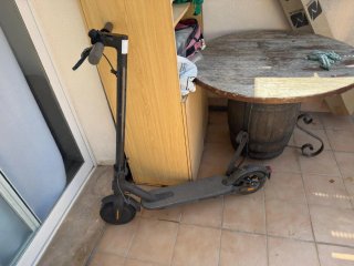 Patinete Xiaomi con cargador