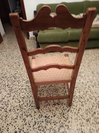Sillas de madera de olivo hechas a mano