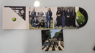 CDs Beatles Abbey Road y Let It Be (2009)