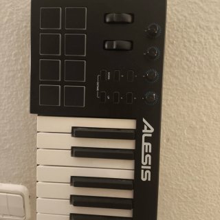 Teclado controlador Alesis V49