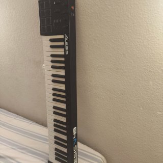 Teclado controlador Alesis V49
