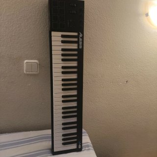 Teclado controlador Alesis V49