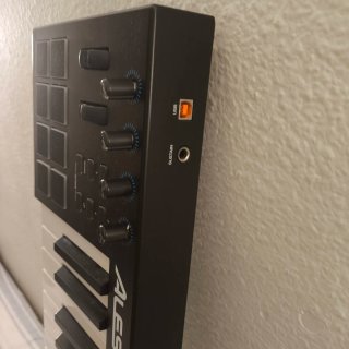 Teclado controlador Alesis V49