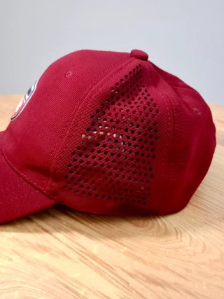 Gorra Madrid Transpirable / Talla Única / Roja.