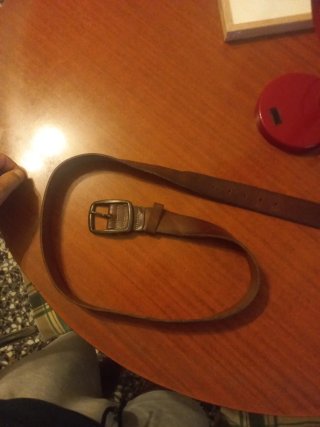 Cinturón de piel marrón celio