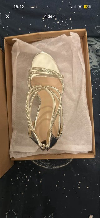 Sandalias de tacón plateadas con pedrería