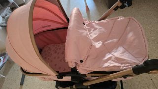 Carrito de bebé rosa