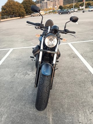 Moto Guzzi V9 Bobber Azul mate Limitada A2