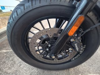 Moto Guzzi V9 Bobber Azul mate Limitada A2