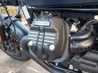 Moto Guzzi V9 Bobber Azul mate Limitada A2