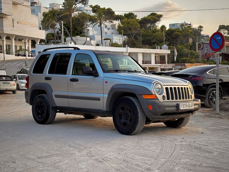 Jeep Cherokee 2006 - foto 1