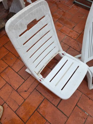 Sillas plegables de plástico blancas