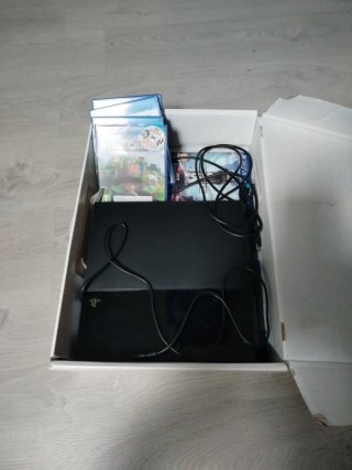 PS4 (PlayStation 4) Negra + Juegos F1 23 Assassins