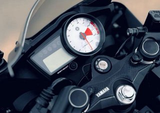 Yamaha YZF 125 R 2013 Negra y Roja