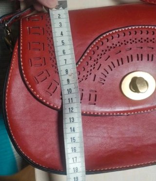 Bolso de hombro rojo