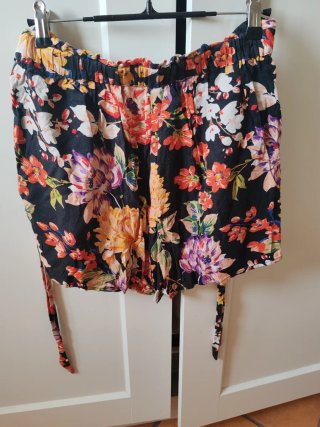 Pantalón corto estampado floral