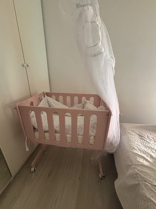 Cuna colecho rosa + colchón+ protector + sabanas
