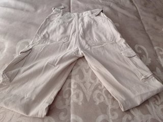Pantalones cargo Stradivarius beige chica