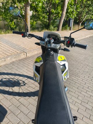 UM DSR 125 EX Seminueva