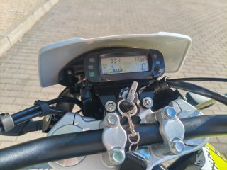 UM DSR 125 EX Seminueva