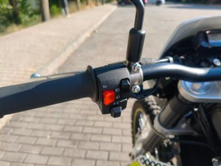 UM DSR 125 EX Seminueva