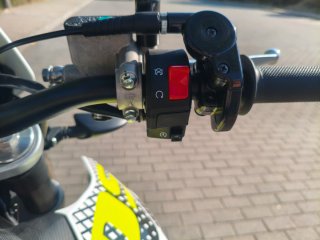 UM DSR 125 EX Seminueva