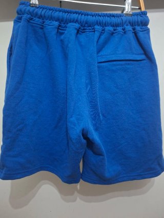 Bermudas azules con logo blanco