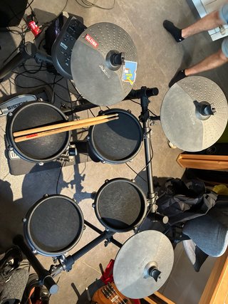 Batería Electrónica Alesis Nitro Mesh Kit