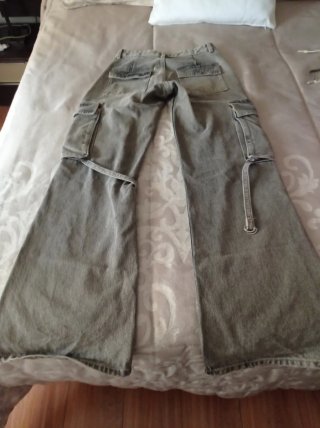 Pantalones cargo Zara .