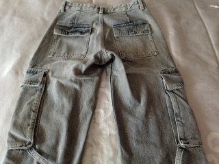 Pantalones cargo Zara .