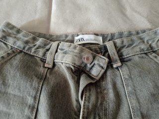 Pantalones cargo Zara .