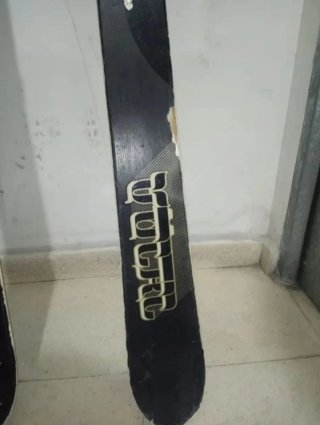 Esquís Volkl Gotama Jr con fijaciones Marker Squir