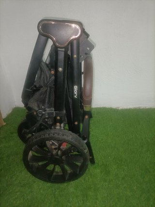 Carro de bebé rosa y negro