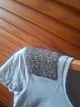 Camiseta Esmara gris talla L con detalle