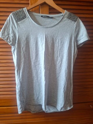 Camiseta Esmara gris talla L con detalle